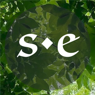 White letters "SE" in a circular icon with a background of green leaves